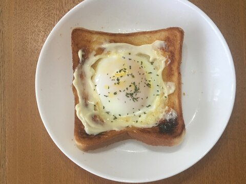 目玉焼きマヨオリーブオイルトースト